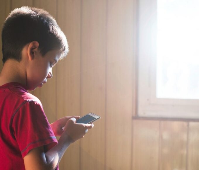 ECA Digital muda o jogo da internet e impõe novas regras para crianças e adolescentes