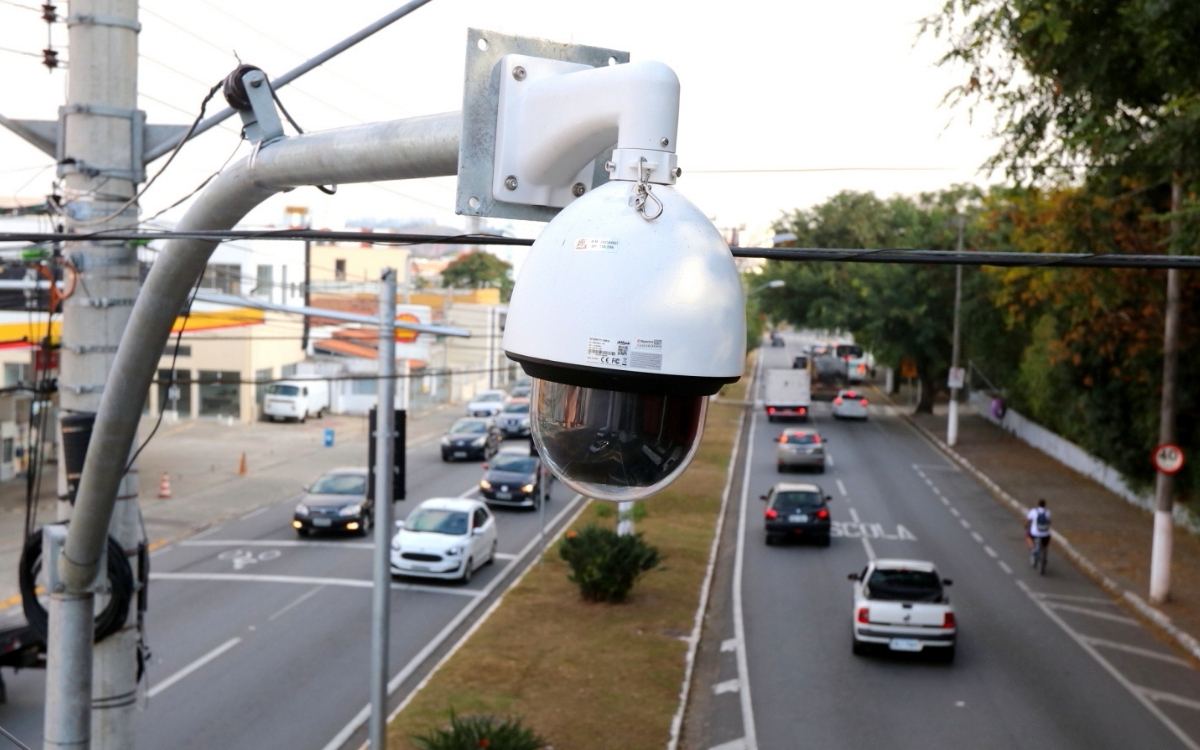 Furtos de veículos caem 42% em Jacareí no início de 2026 e Prefeitura atribui resultado ao monitoramento do COI