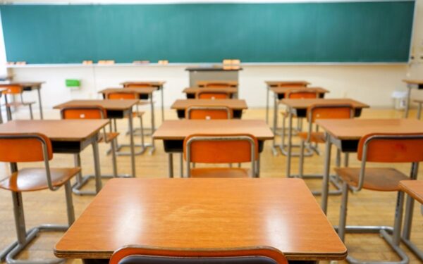Por que a valorização real do professor começa fora da sala de aula?