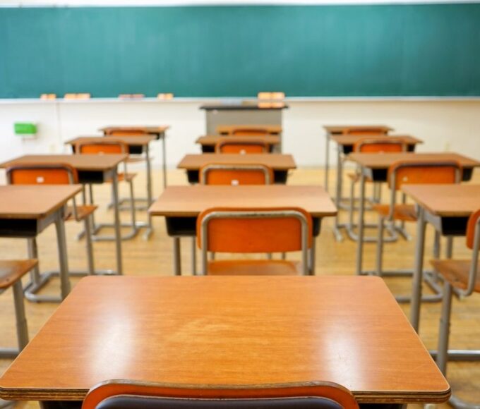 Por que a valorização real do professor começa fora da sala de aula?