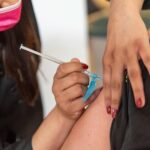 Saúde da mulher prevenção e vacinação entram no centro do debate em março