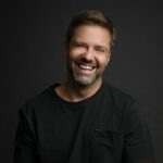 André Assunção, espetáculo sobre Allan Kardec, Fábio Rabin e o musical Rapunzel sobem ao palco de sexta a domingo