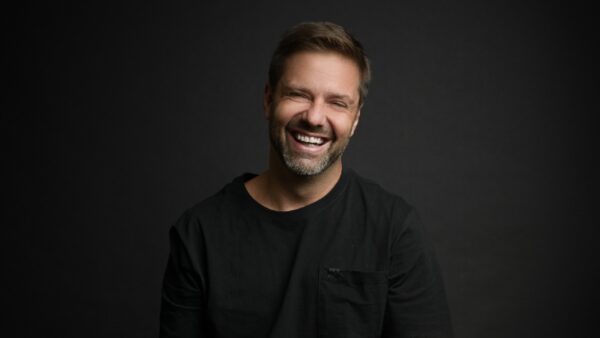 André Assunção, espetáculo sobre Allan Kardec, Fábio Rabin e o musical Rapunzel sobem ao palco de sexta a domingo
