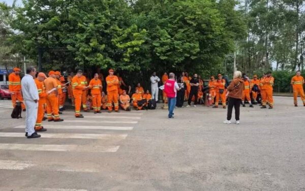 Greve na Urbam paralisa recicláveis e obras em SJC. Empresa aciona jurídico, sindicato diz que Justiça barrou pedido contra a greve e prefeito acusa interferência política. Veja.