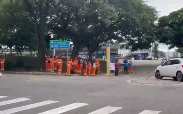 Greve na Urbam paralisa coleta de recicláveis e obras públicas em SJC nesta segunda
