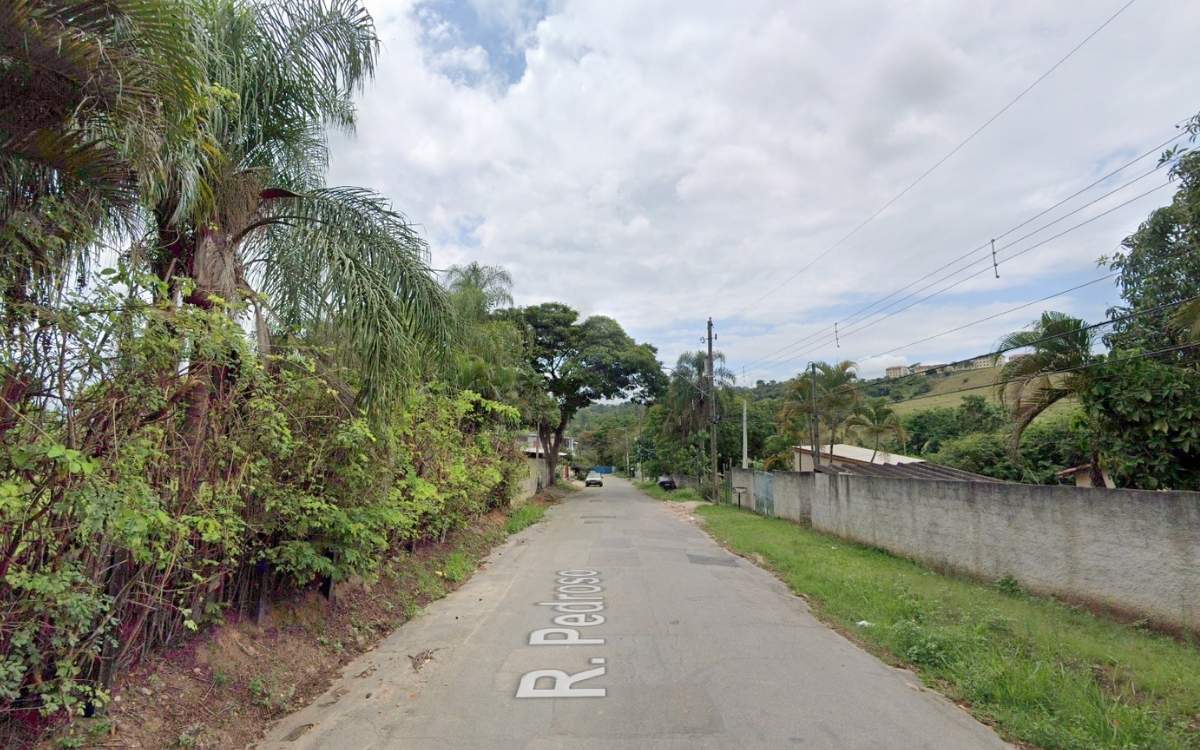 Thiago Coelho Pinto, 41 anos, foi morto a facadas no bairro Águas de Prata, na Zona Leste de SJC, na noite de sábado. Suspeitos fugiram e são investigados por homicídio qualificado