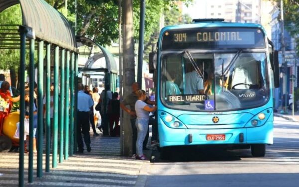 Painéis de informações sobre transporte público em São José dos Campos serão instalados em pontos de ônibus, terminais e estações; propostas podem ser enviadas até 2 de junho