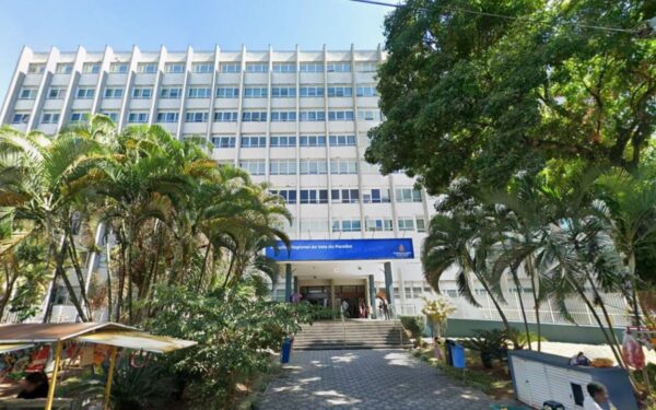 Um homem foi preso em Taubaté após agredir os filhos de 5 e 10 anos e a ex-companheira. As crianças estão internadas no Hospital Regional. Ele responde por tentativa de homicídio
