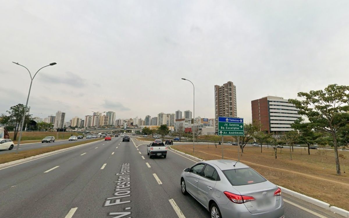 Anel Viário na alça de saída para Zona Sul de São José dos Campos