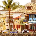 Avenida Altino Arantes, a conhecida Rua da Praia no Centro Histórico de São Sebastião