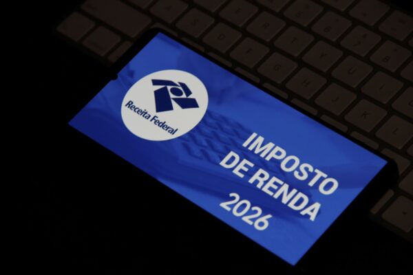 Hoje é o último dia para entregar o Imposto de Renda 2026. Ainda faltam 1,5 milhão de declarações. Quem perder o prazo paga multa mínima de R$ 165,74.