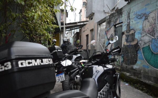 Operação prende oito por tráfico e porte de arma em três bairros da zona sul de São José