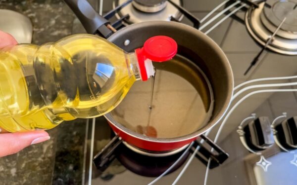 São José dos Campos abre edital para coleta de óleo de cozinha usado sem custo ao município