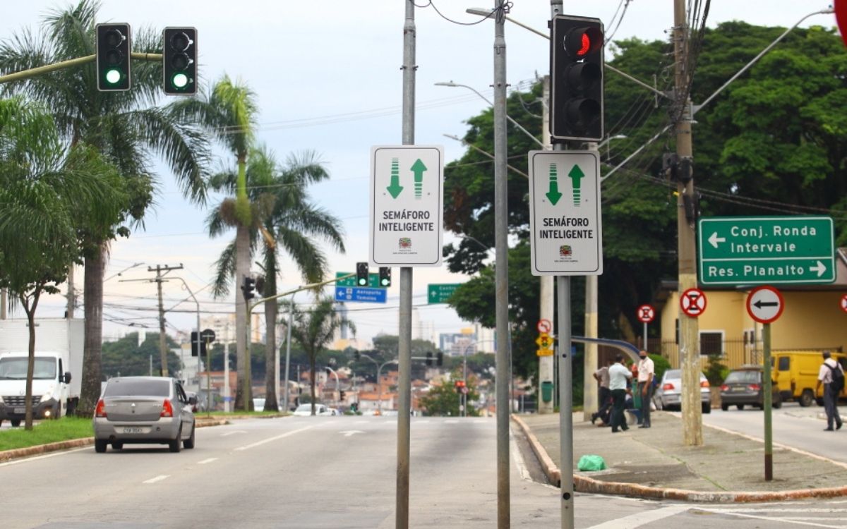Semáforos inteligentes em São José dos Campos chegam a 282 e superam meta municipal