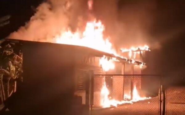 Incêndio atinge Ponto de Entrega Voluntária no bairro Santa Júlia em São José dos Campos