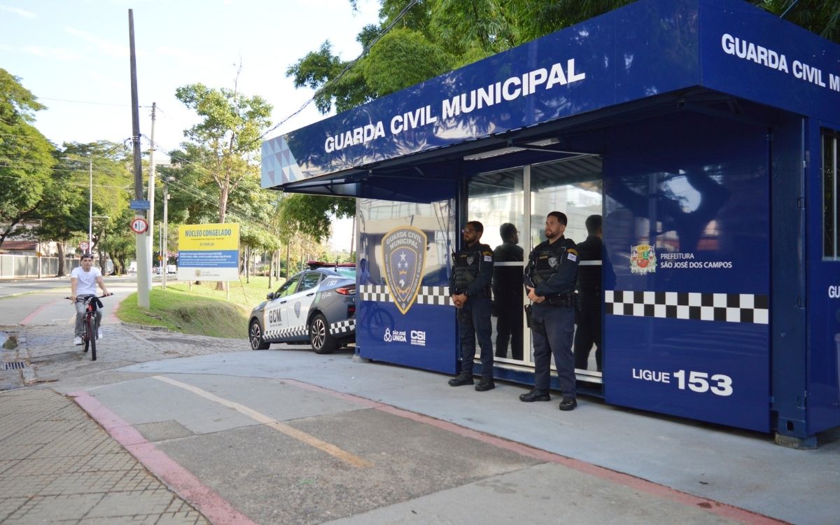 A Prefeitura de São José dos Campos instalou uma nova base da GCM na entrada da comunidade do Banhado, na região central. A estrutura funciona 24 horas e está conectada ao Centro de Segurança e Inteligência.