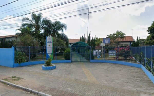 Alunos colocam vidro em copo de água de professora em escola municipal de São José dos Campos
