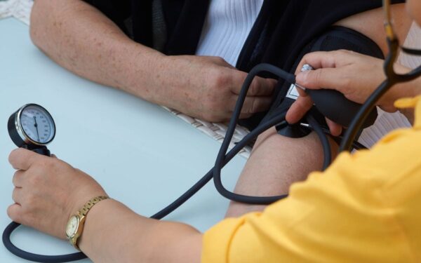 Carreta leva exames cardiovasculares gratuitos a 150 mulheres em São José dos Campos