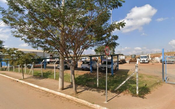 Criminosos cortam grade, invadem unidade da Prefeitura de São José dos Campos e furtam três veículos