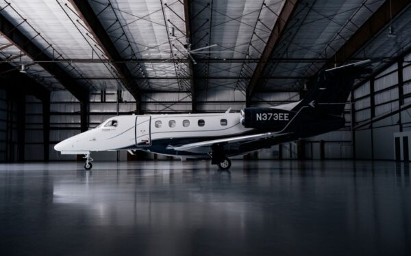 Embraer lança Phenom 300EV, nova versão do jato leve mais vendido do mundo