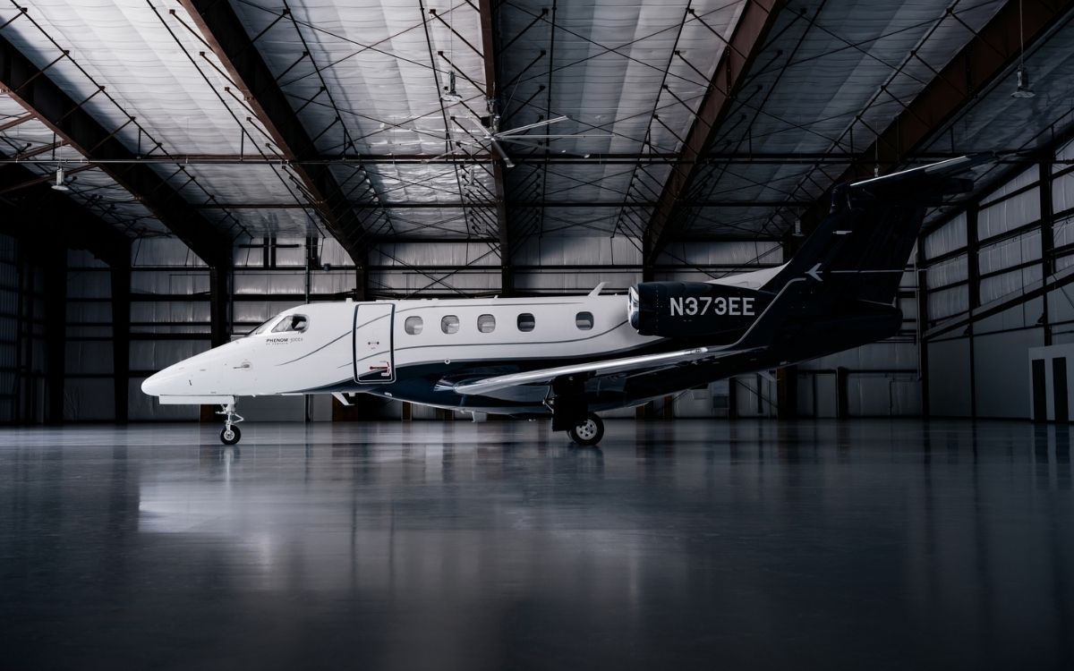 Embraer lança Phenom 300EV, nova versão do jato leve mais vendido do mundo