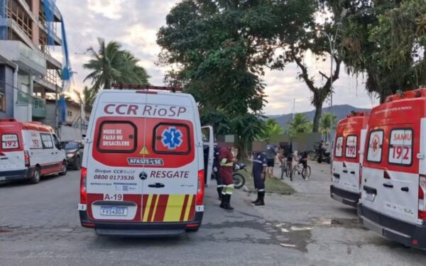 Lancha naufraga com 12 pessoas em Ubatuba durante vendaval; menina de 6 anos está internada em estado grave