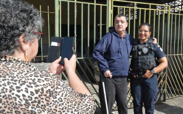 Marquinhos sonhava em conhecer a GCM; no aniversário de 43 anos, os guardas foram até ele