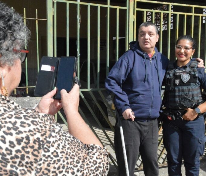 Marquinhos sonhava em conhecer a GCM; no aniversário de 43 anos, os guardas foram até ele