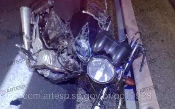 Motociclista morre atropelado na Rodovia dos Tamoios após bater em carro em São José dos Campos
