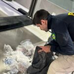 PRF apreende mais de 1.800 ampolas de medicamentos irregulares escondidas no tanque de combustível de carro na Dutra em Pindamonhangaba