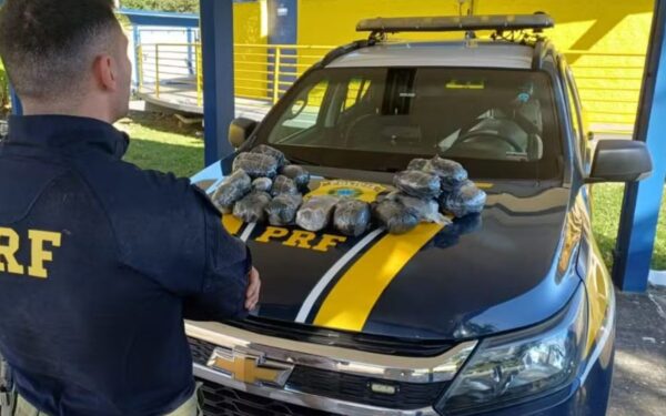 PRF apreende quase 21 kg de haxixe escondidos nas portas de um carro na Via Dutra, em Lavrinhas