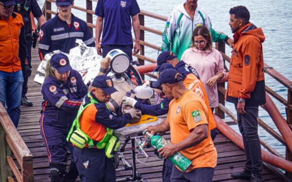 Vendaval causa naufrágio em São Sebastião; um morto e quatro resgatados com hipotermia