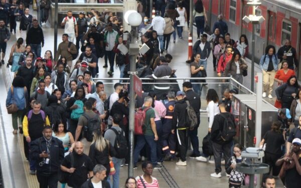 Greve na CPTM paralisa linha 13 e reduz operação das linhas 11 e 12 em São Paulo; mais de 1 milhão de passageiros são afetados