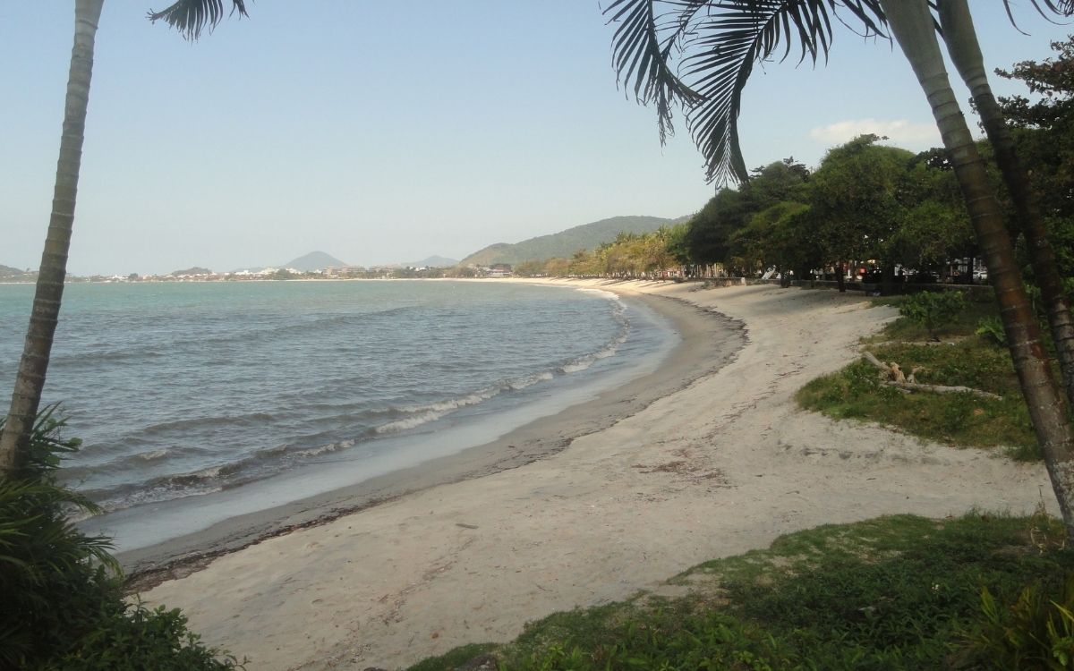 Homem morre afogado na Praia do Iperoig, em Ubatuba; vítima não foi identificada