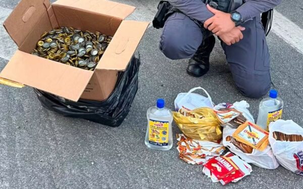Motorista é preso na Tamoios com material para falsificar 5,7 mil garrafas de cerveja