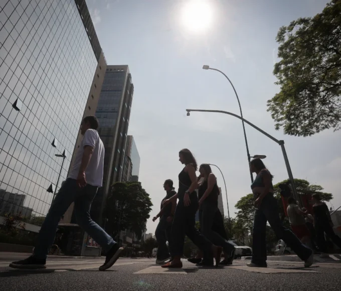 Onda de calor eleva temperaturas até 5°C acima da média em São José dos Campos; Defesa Civil alerta para tempo seco