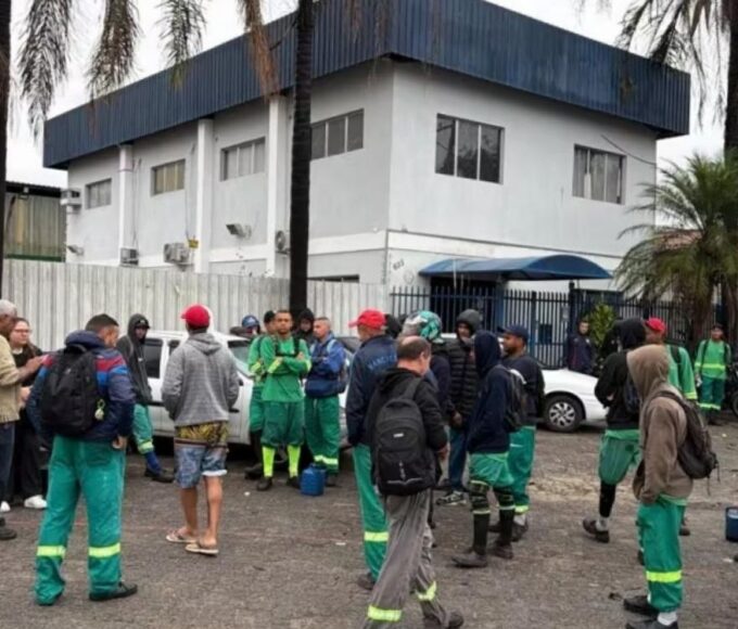 Coletores de lixo paralisam atividades em São José dos Campos