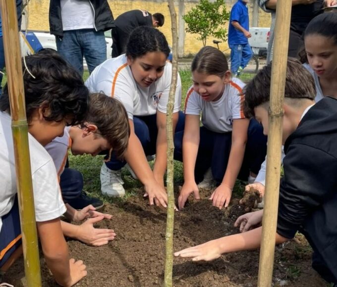 Vista Verde recebe plantio de 21 mudas nativas no Dia da Árvore em São José dos Campos