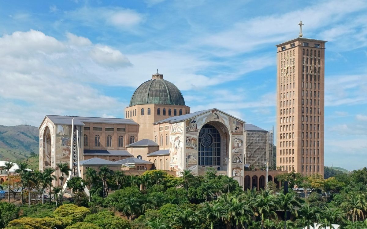 Aparecida bate recorde com 200 mil fiéis no dia da Padroeira; Dutra tem 52 mil romeiros e nenhuma morte