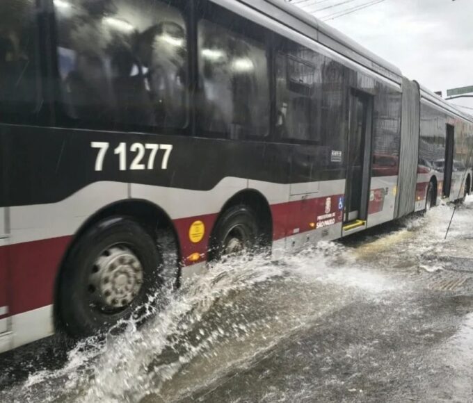 Eleições 2026 em São Paulo chuva atrasou fechamento de seções eleitorais, diz presidente do TRE-SP