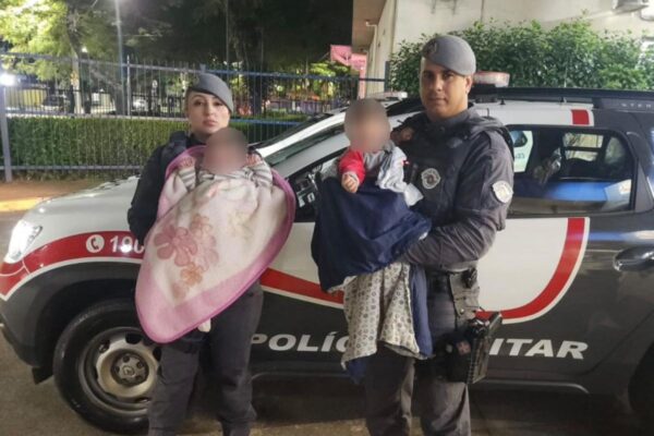 Gêmeos de 7 meses são encontrados sozinhos em casa no Jardim Jussara, em São José dos Campos; pais são presos