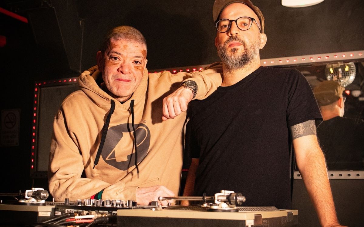 KL Jay, dos Racionais MC's, faz trilha ao vivo de "Faça a Coisa Certa" no Sesc São José dos Campos neste domingo (11)