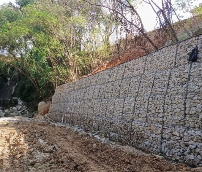Obra de drenagem recupera muro de contenção no Jardim Aquarius após chuvas de setembro em São José dos Campos