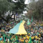 Segundo turno: apoiadores de Flávio Bolsonaro planejam caminhada no Centro de São José no sábado (17), uma semana após ato pró-Lula
