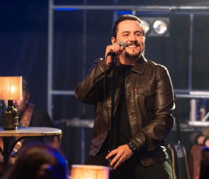 Show de Dino Fonseca é cancelado em São José dos Campos; organização e produtora trocam versões