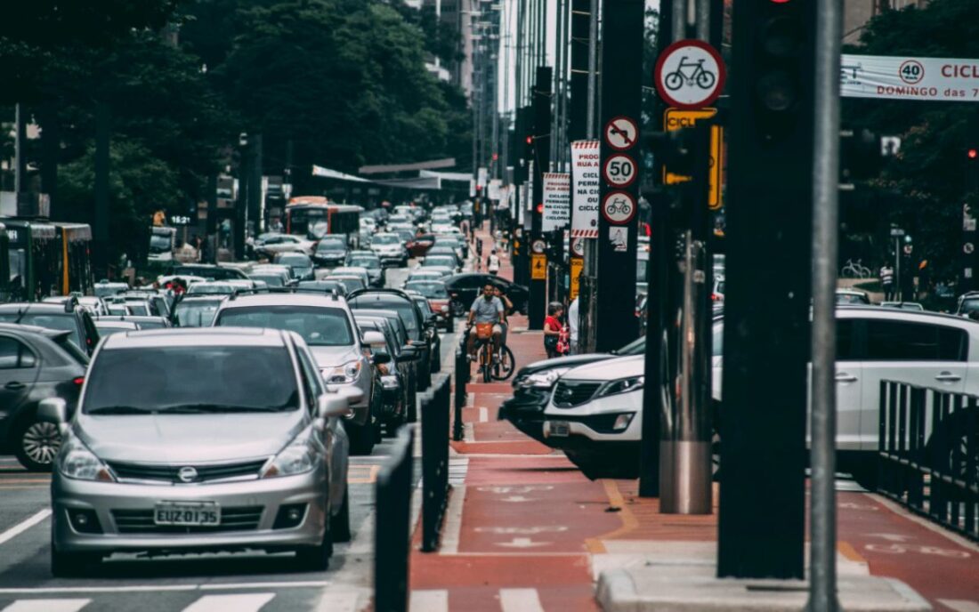 Transporte por aplicativo faz parte da rotina de 76% dos paulistas