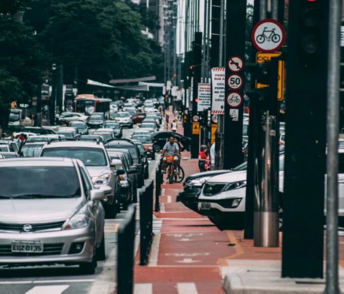 Transporte por aplicativo faz parte da rotina de 76% dos paulistas